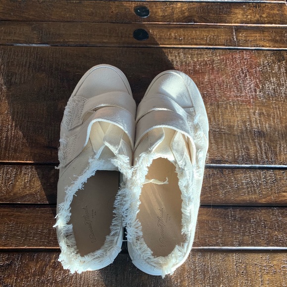 Universal thread slip on sneaker sz 8 - Picture 3 of 6